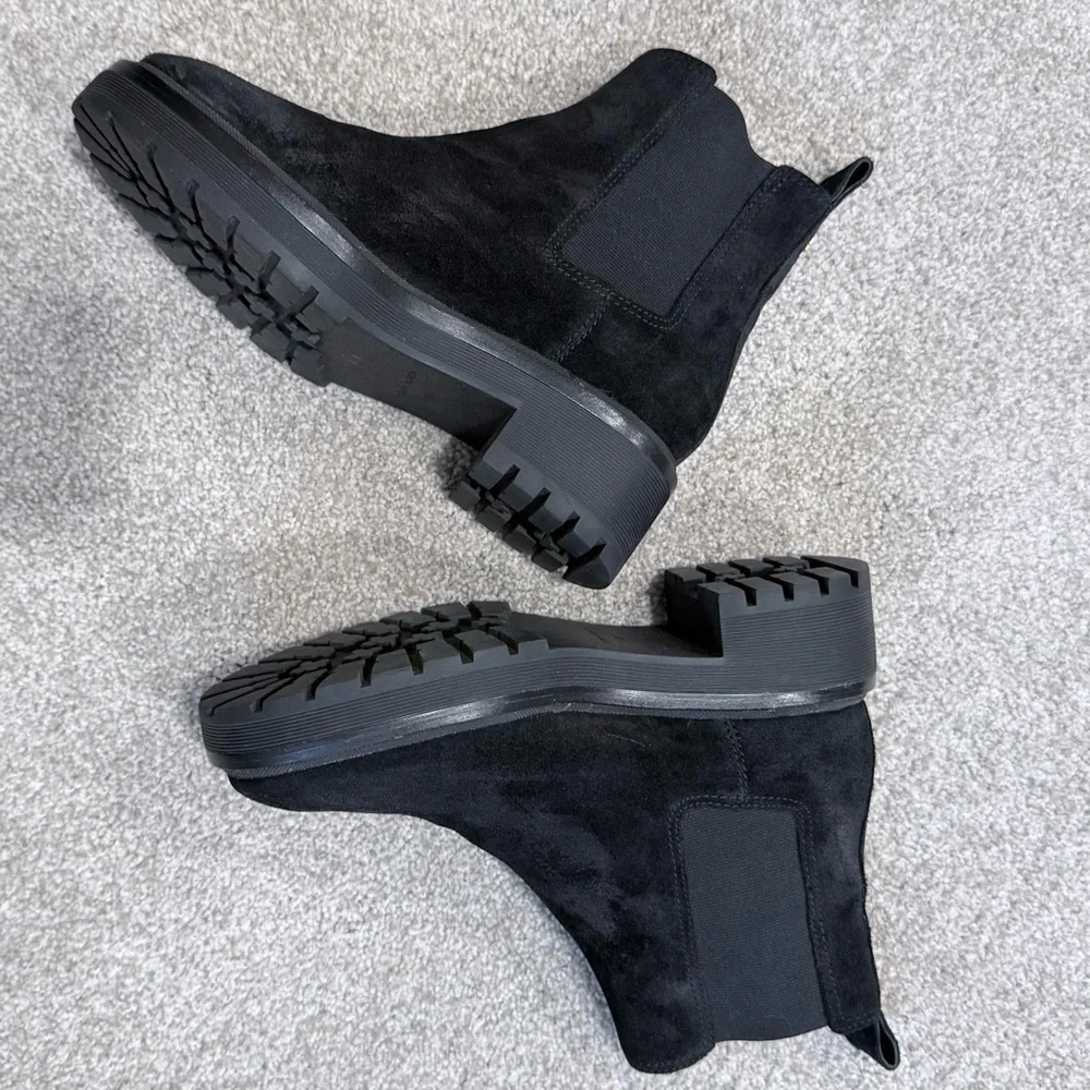 Tory Burch Chelsea black suede boots size 6.5 M like new condition!